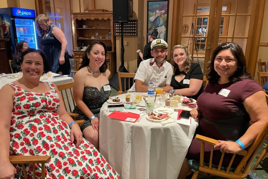 cruise murder mystery dinner show